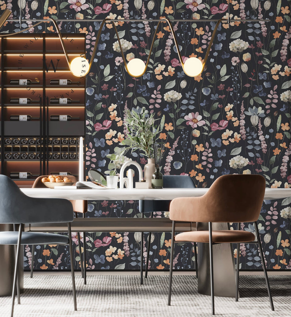 Papel Mural y Vinilico Autoadhesivo para muros de la marca The Wall, diseño de tendencia Dark Flowers